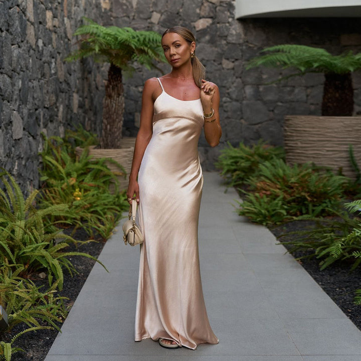 Damen Abendkleid mit elegantem Rückenausschnitt Echo Archiv