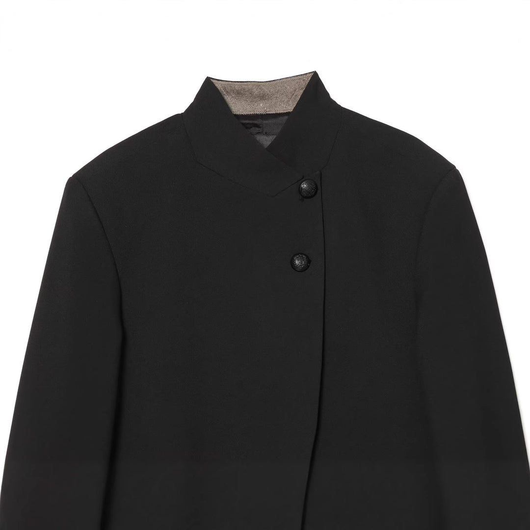 Damen Taillierter Kurzblazer mit Stehkragen und asymmetrischer Knopfleiste Echo Archiv