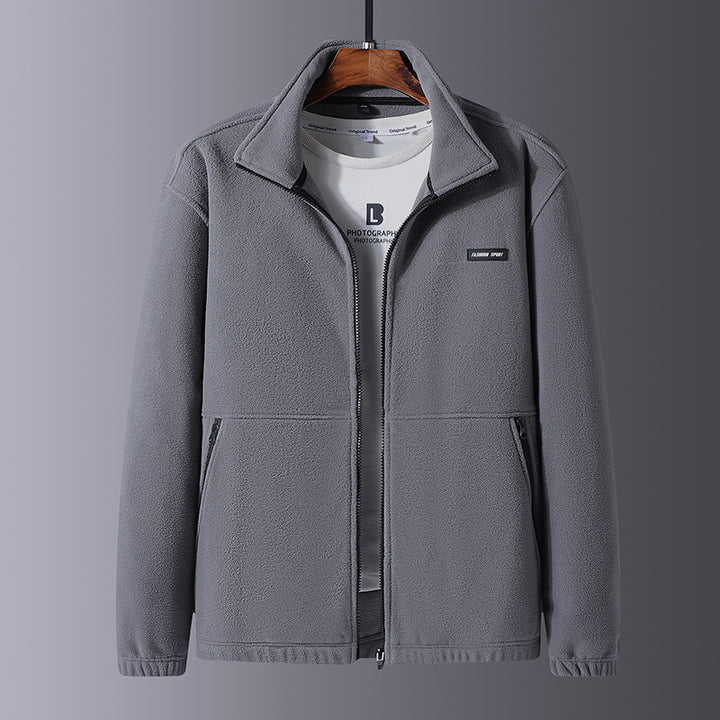 Herren Fleecejacke mit hohem Kragen und praktischen Taschen Echoarchiv