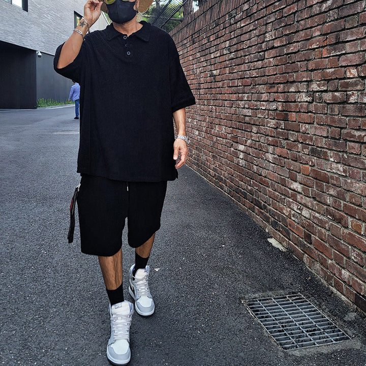 Herren lässige Oversized-T-Shirt und Shorts-Kombination mit Knopfleiste und praktischen Taschen Echoarchiv