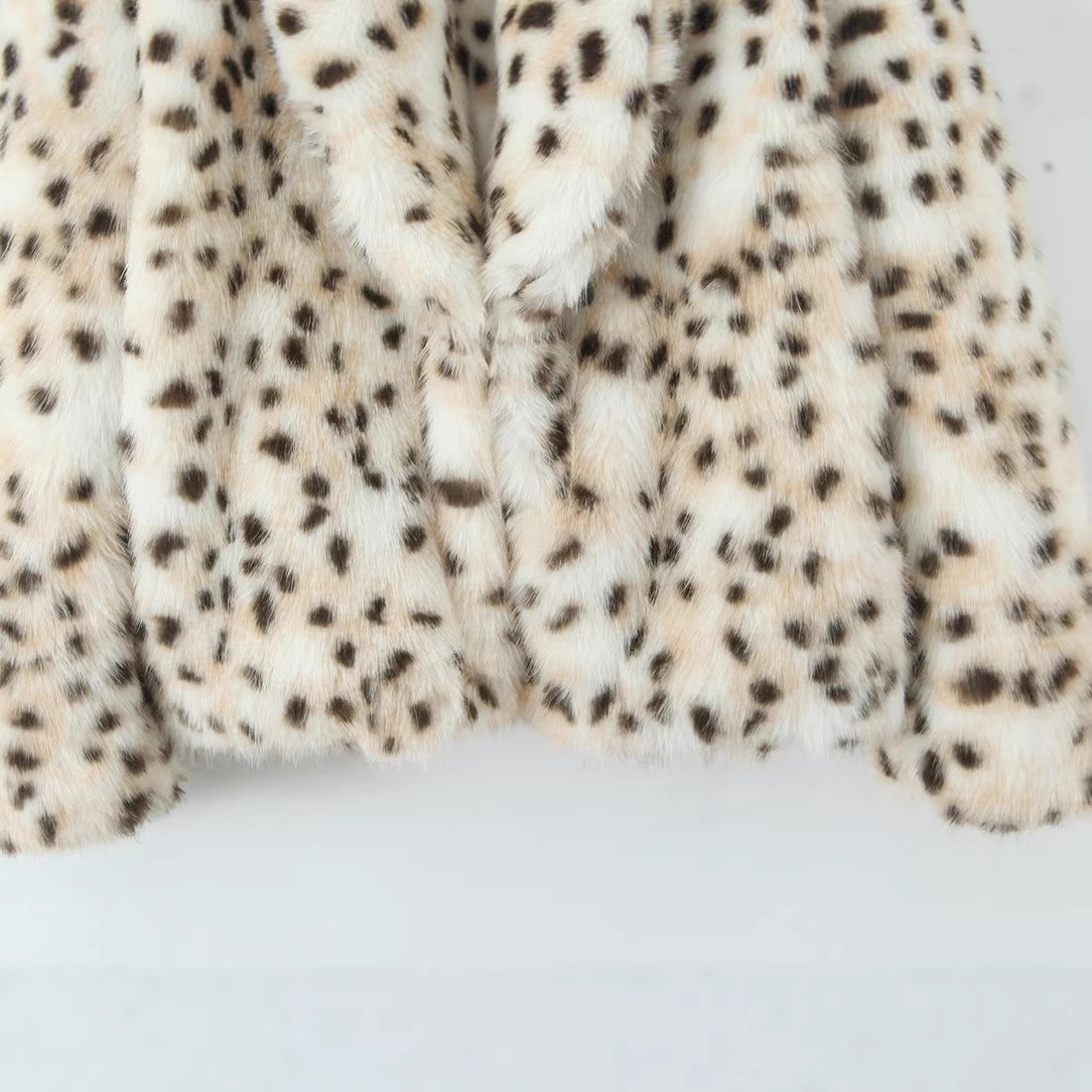 Damen langer Kunstfellmantel im Leopardenmuster mit Oversize-Schnitt Echoarchiv