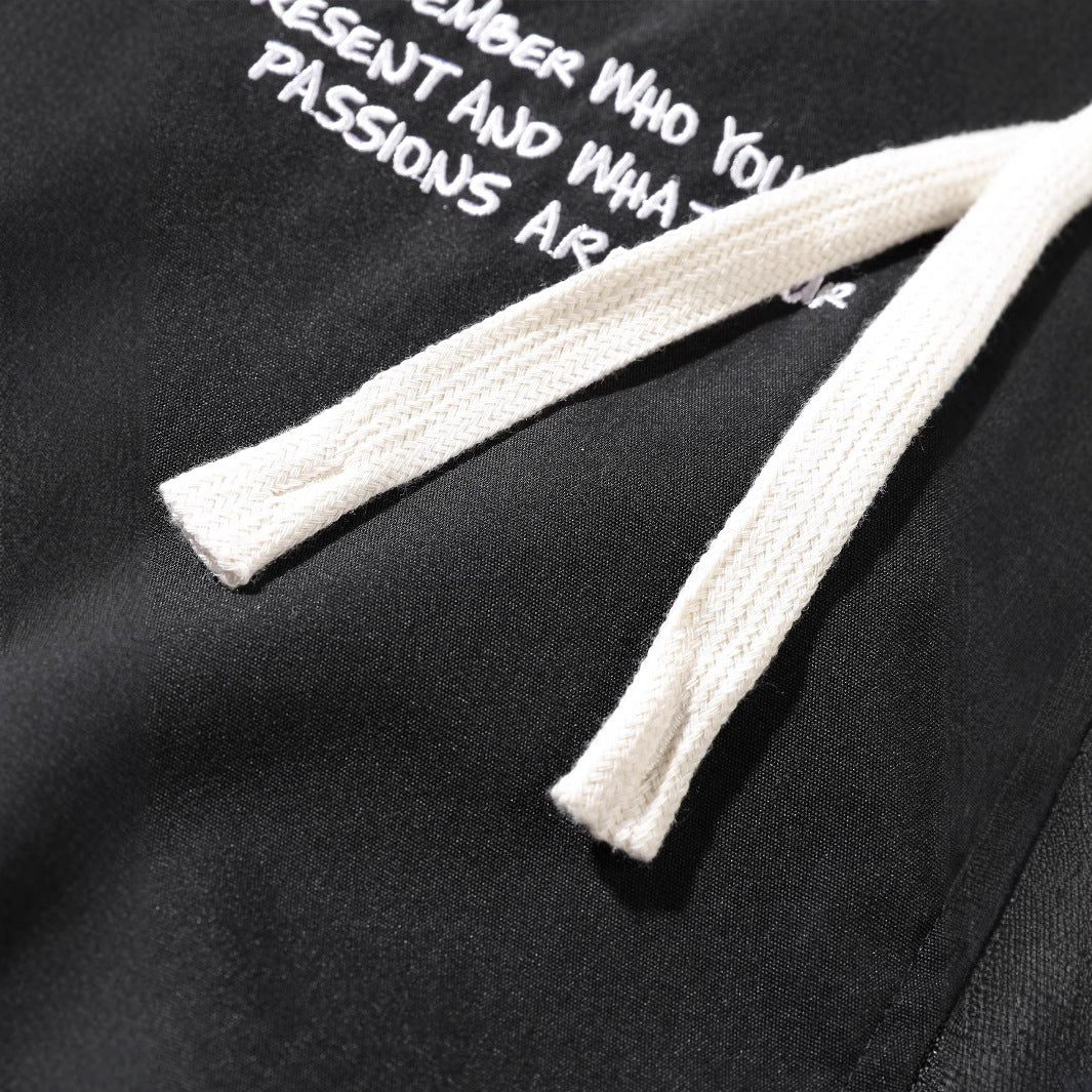 Herren modische Kapuzenjacke mit stylischen Applikationen Echoarchiv