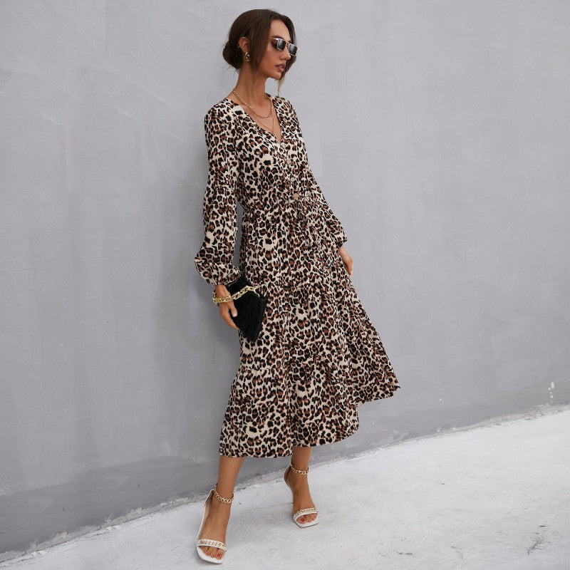 Damen Midikleid aus fließendem Viskose-Mix mit Leopardenmuster, V-Ausschnitt, Bindegürtel und Stufenrock Echoarchiv