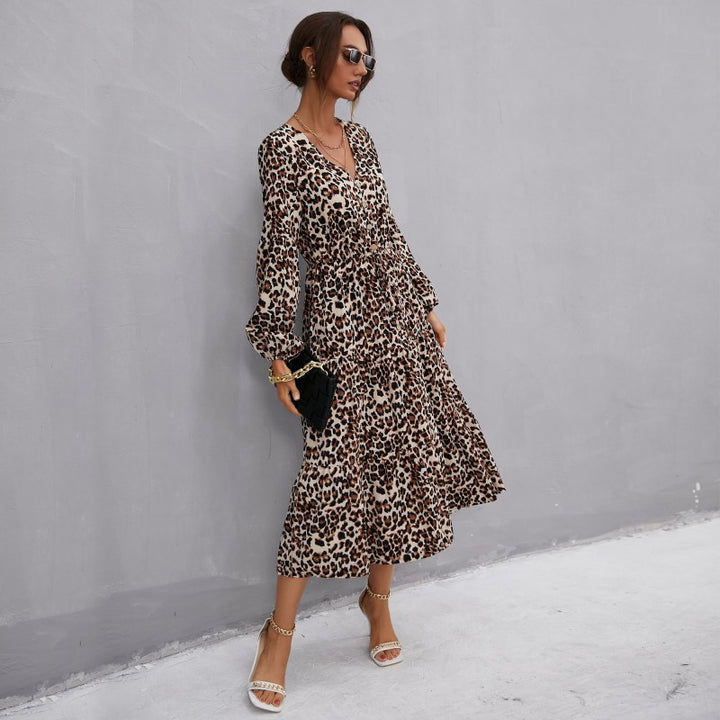 Damen Midikleid aus fließendem Viskose-Mix mit Leopardenmuster, V-Ausschnitt, Bindegürtel und Stufenrock Echoarchiv