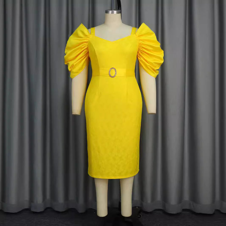 Damen figurbetontes Kleid mit voluminösen Puffärmeln und glitzerndem Gürtel Echo Archiv