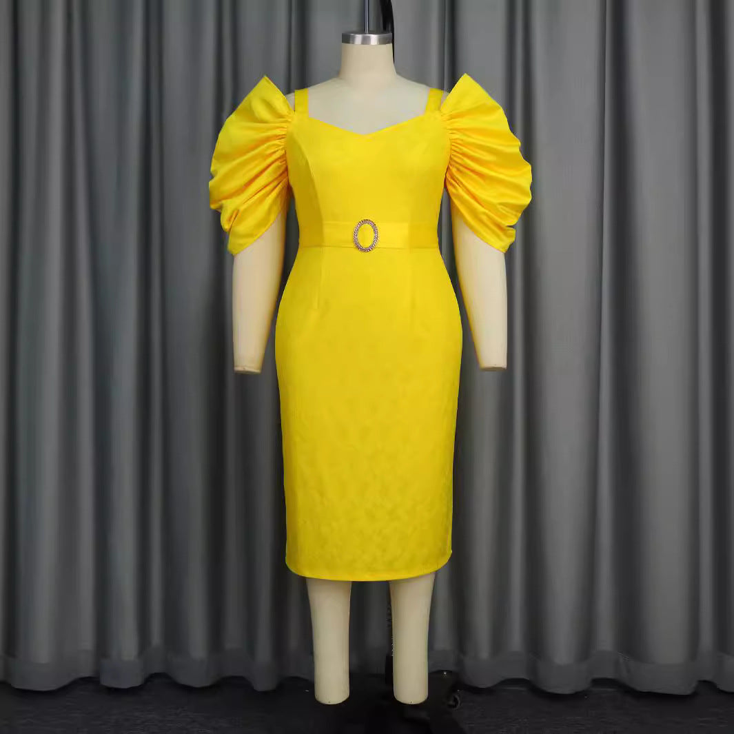 Damen figurumspielendes Kleid mit voluminösen Puffärmeln und Taillengürtel Echo Archiv