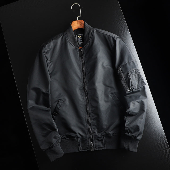 Herren windabweisende Nylon-Bomberjacke im MA-1 Stil mit Ärmeltasche und gerippten Bündchen – Brevano