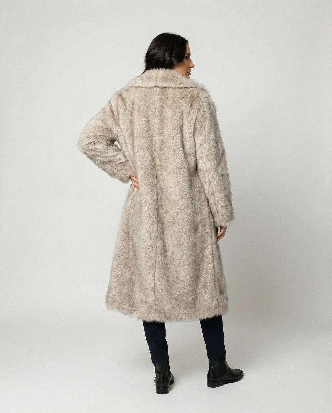 Damen luxuriöser kunstfellmantel im großzügigen Design Echoarchiv