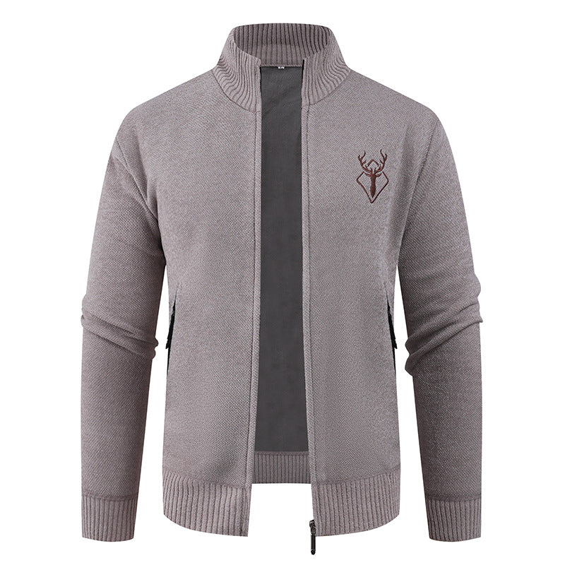 Herren Strickjacke mit hohem Kragen und praktischen Reißverschlusstaschen Echoarchiv