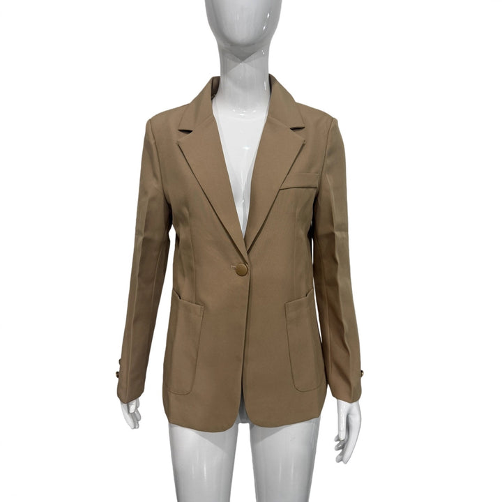 Damen Taillierter Business-Blazer mit goldfarbenem Knopf und Brusttasche – Valéne