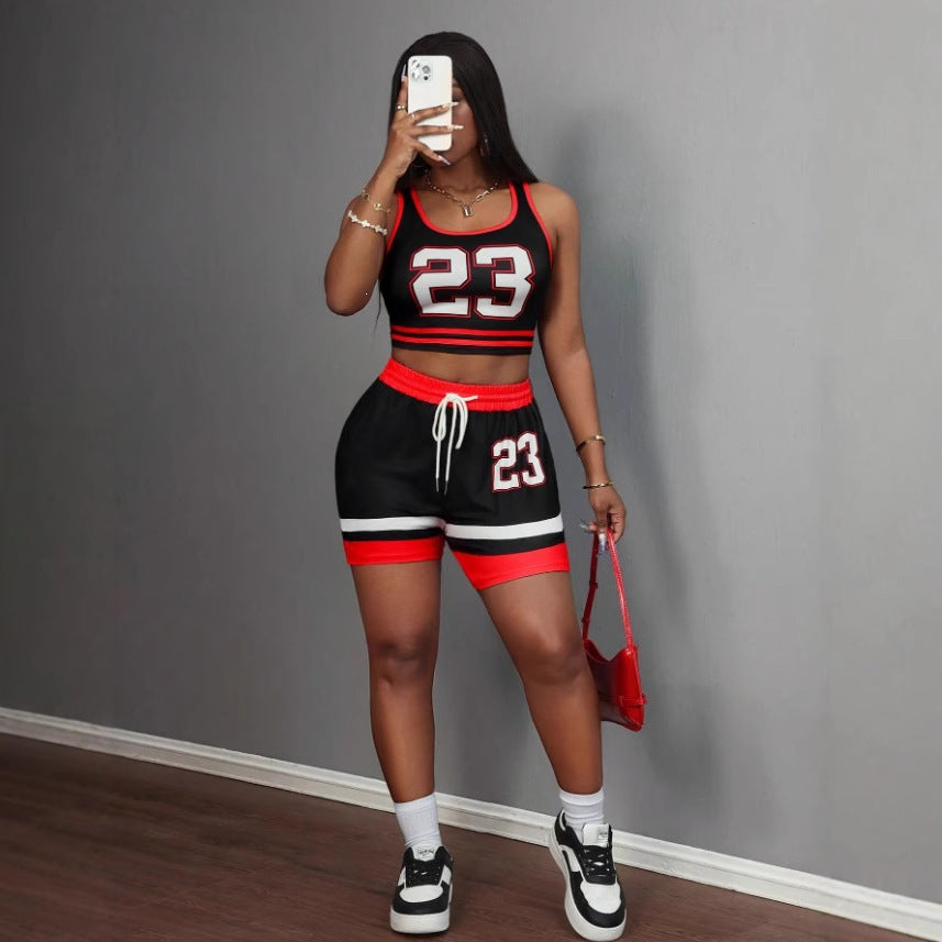 Damen Sportliches Freizeit-Outfit mit Crop-Top und Shorts Echo Archiv