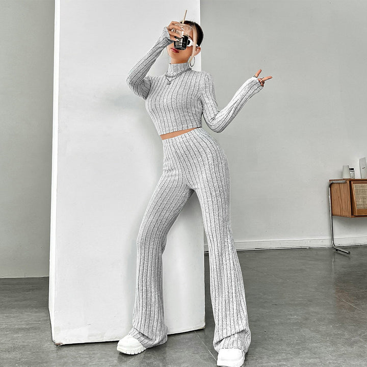 Damen geripptes Strick-Lounge-Set mit Rollkragen-Cropped und weiter Schlaghose – Élanora
