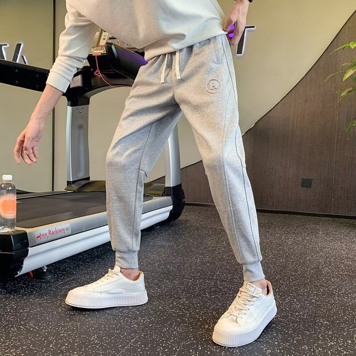 Herren Slim-Tapered Jogginghose aus Baumwollmix mit Bündchen, Tunnelzug und dezenter Logo-Applikation Echoarchiv