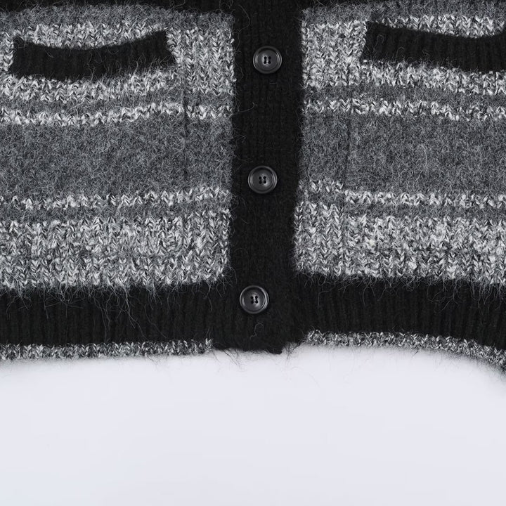 Damen Oversize Strickcardigan mit V-Ausschnitt, Streifenmuster und aufgesetzten Taschen Echoarchiv