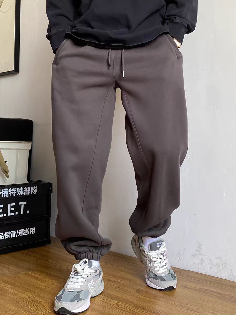 Herren tapered Jogginghose mit markanter Schrittnaht Kordelzug und elastischen Knöchelbündchen – Sorevano