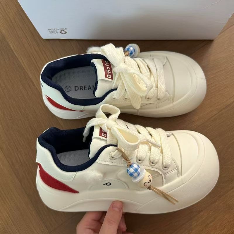 Damen Sneakers mit verspielten Details und einzigartigen Applikationen Echo Archiv