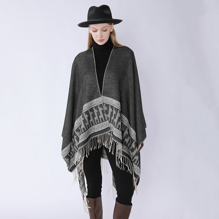 Damen Capeponcho aus feinem Wollmix mit ornamentaler Bordürenkante und Zipfelrand – Montévia