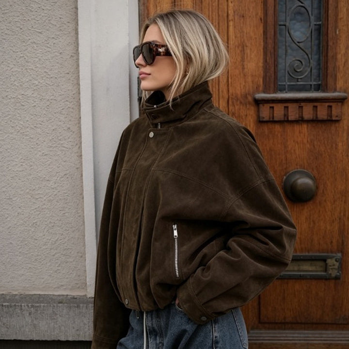 Damen Boxy-Suede-Bomberjacke mit hohem Stehkragen und elastischem Saum Echoarchiv