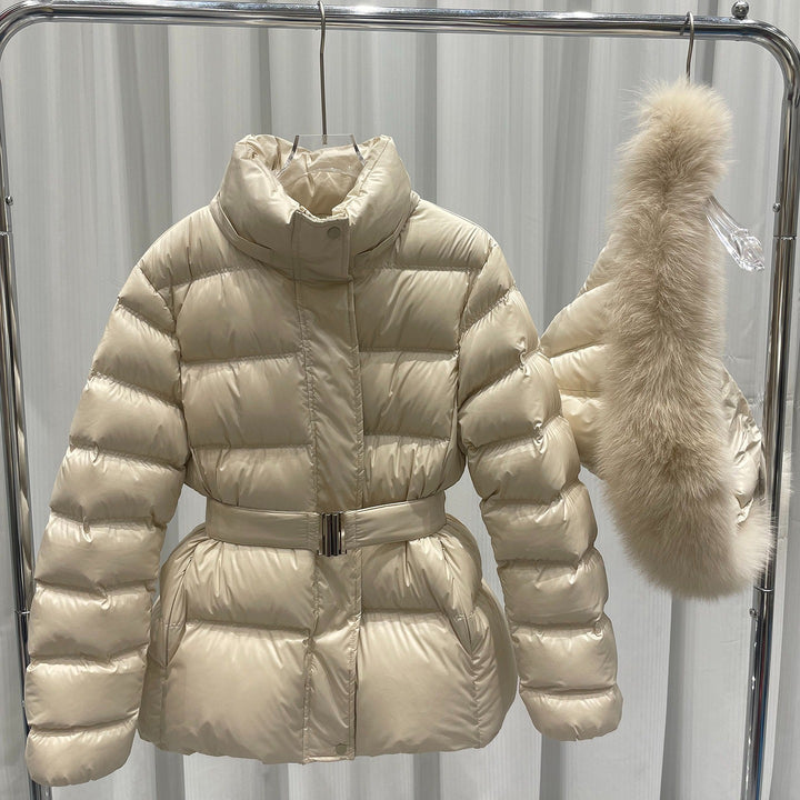 Damen Taillierte Stepp-Pufferjacke mit Gürtel, hohem Kragen und abnehmbarem Fellbesatz Echo Archiv