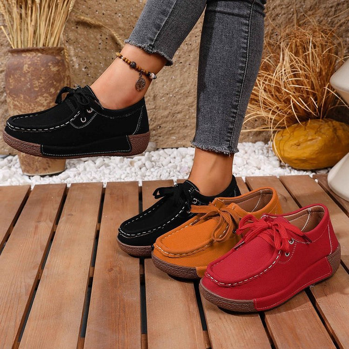 Damen mokassinartige Plateau-Sneaker mit Velourslederoptik, dekorativer Handnaht und stoßdämpfender Profilsohle Echo Archiv