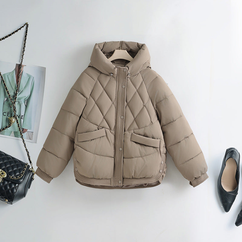 Damen gesteppte Kapuzen-Kurzjacke mit Karree-Steppung, geripptem Saum und verdeckter Druckknopfleiste – Célinea