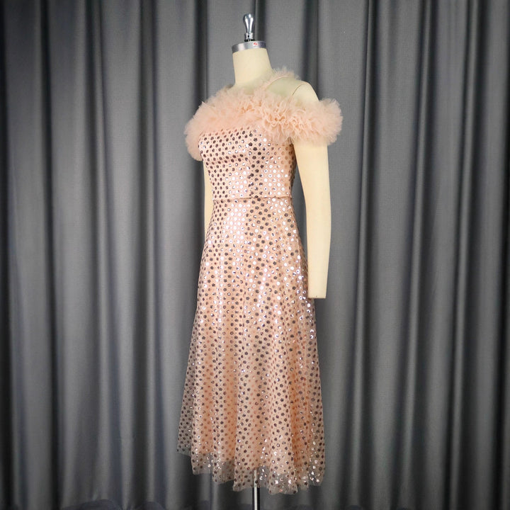 Damen Festliches Abendkleid mit voluminösen Rüschendetails und zartem Glitzer Echo Archiv