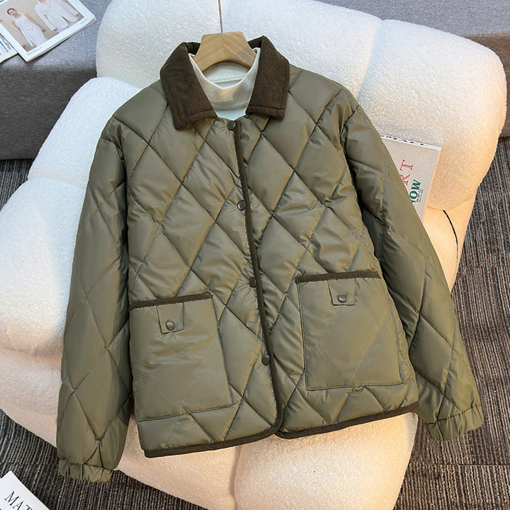 Damen Kurz geschnittene gesteppte Jacke mit Diamantsteppung, Cordkragen und Pattentaschen Echo Archiv