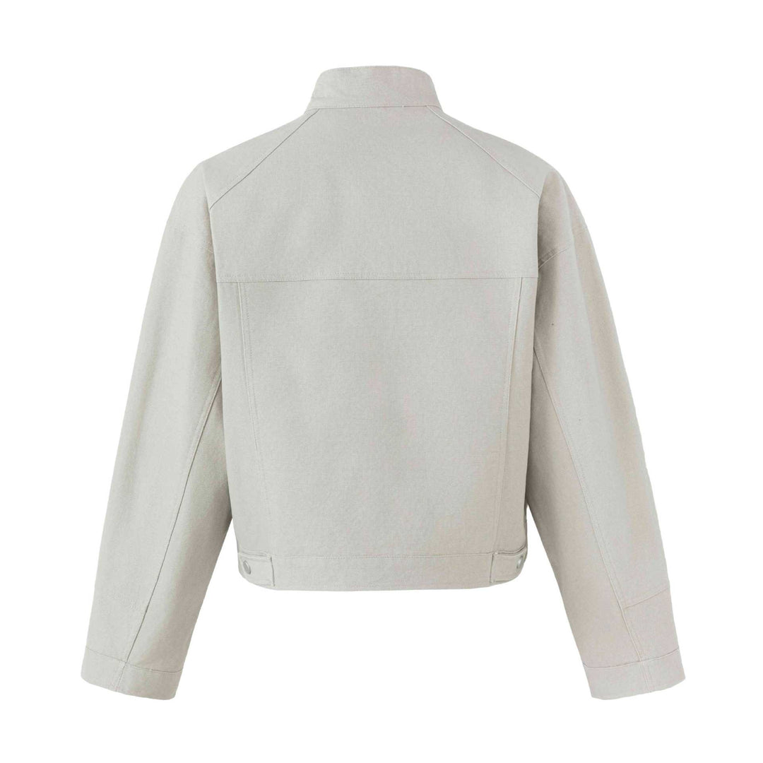 Damen Kurzer Blouson im Fieldstil mit Stehkragen, Brustklappen und abnehmbarem Anhänger Echoarchiv