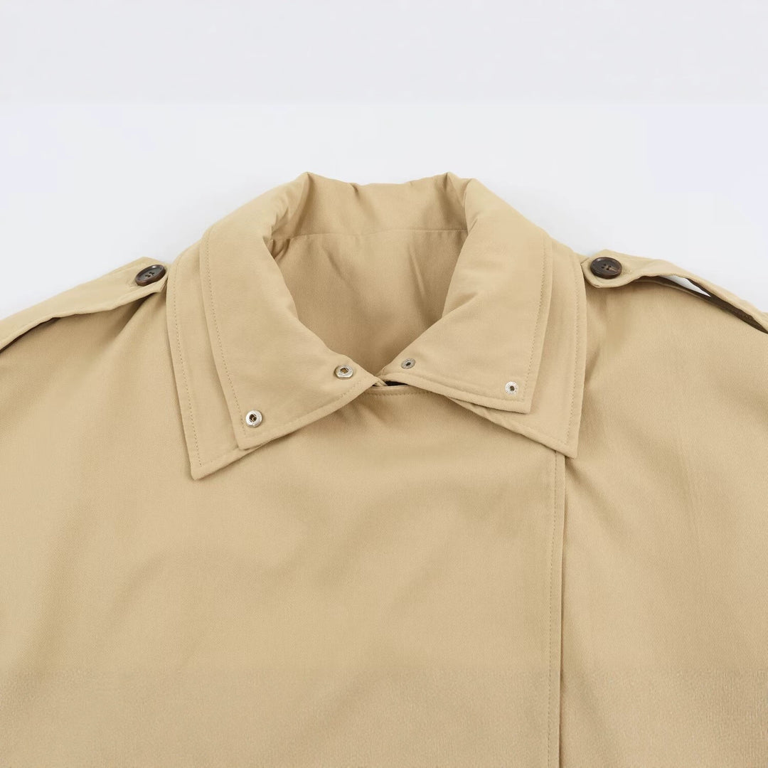 Damen Kurztrenchjacke im Oversize-Schnitt mit doppelter Knopfreihe und Schulterriegeln Echoarchiv