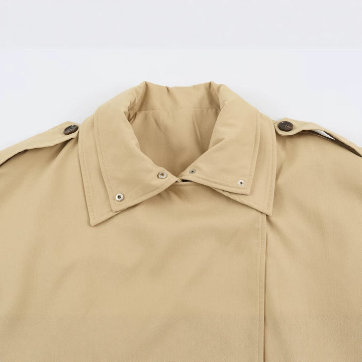 Damen Kurztrenchjacke im Oversize-Schnitt mit doppelter Knopfreihe und Schulterriegeln Echoarchiv