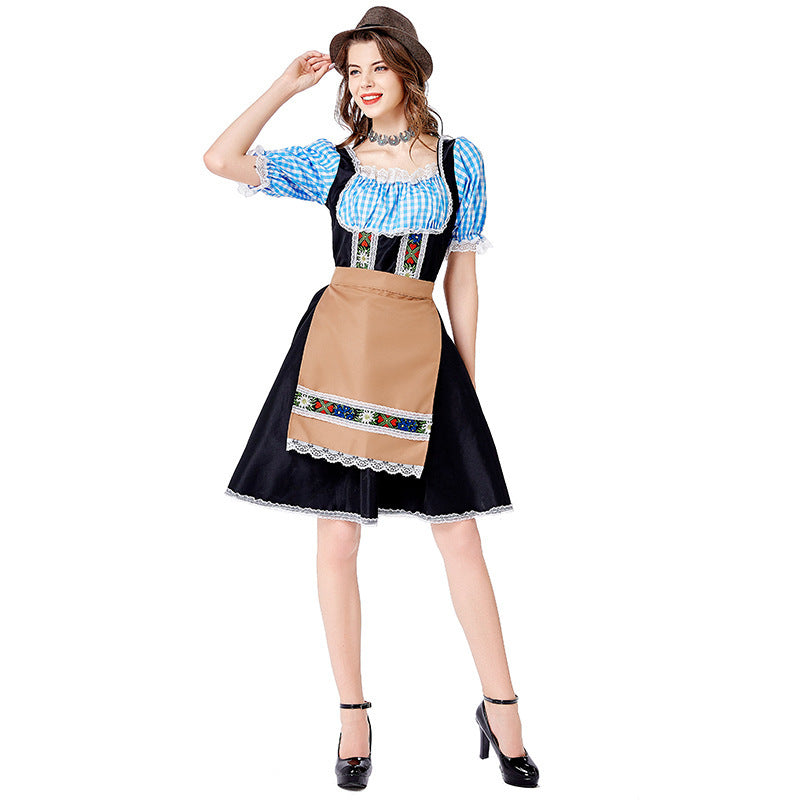 Damen nan folklorisches Oktoberfest-Kostüm im Dirndlstil mit Carmenbluse geschnürtem Mieder und bestickter Schürze Echo Archiv