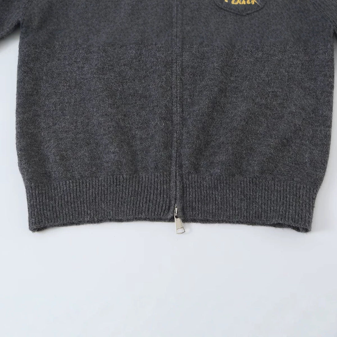 Damen Kurzer Wollmix-Cardigan mit Reißverschluss und kontrastierendem Kunstlederkragen Echoarchiv