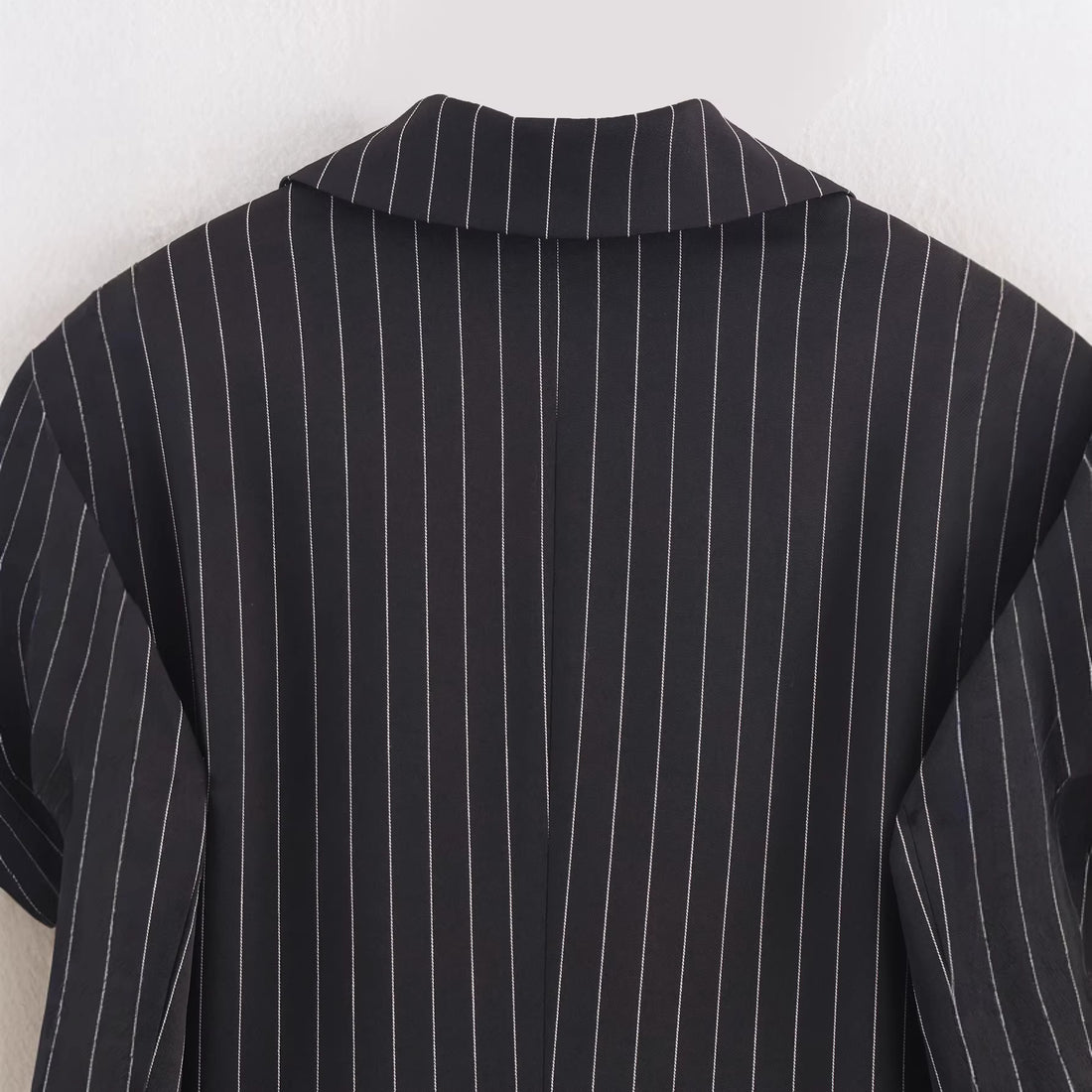 Damen Nadelstreifen-Blazer mit weitem Revers und Pattentaschen Echoarchiv