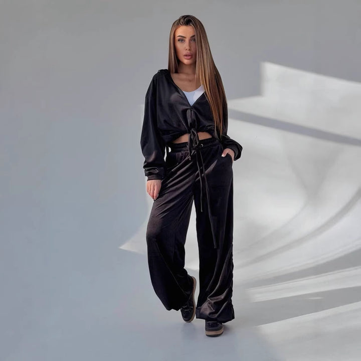 Damen Cropped Kapuzen-Sweatshirt mit Kordelzug am Saum und weite Raffung-Loungehose – Auréline