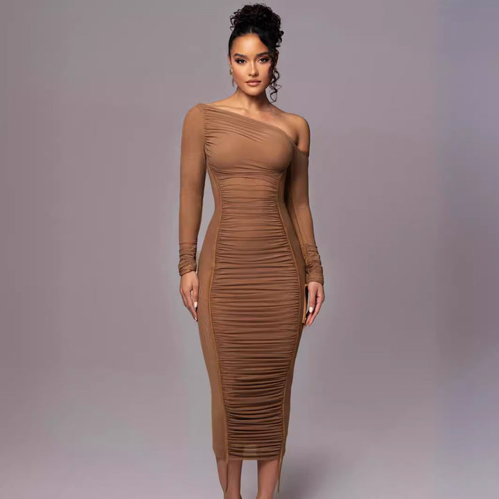 Damen figurbetontes Kleid mit asymmetrischem Ausschnitt und raffinierten Raffungselementen Echo Archiv