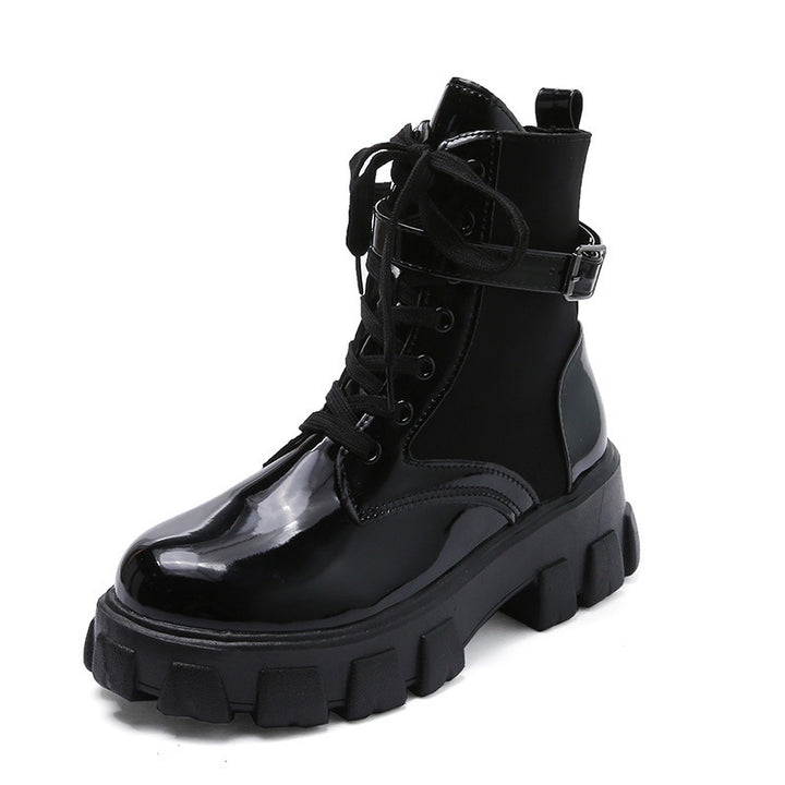 Damen Chunky‑Lug Ankleboots mit patentiertem Lackoberteil, Schnürung und verstellbarem Schnallenriemen Echo Archiv