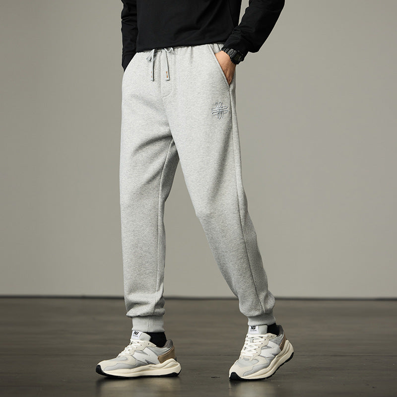 Herren Joggerhose aus weichem Fleece mit elastischem Bund, Kordelzug und Bündchen Echo Archiv