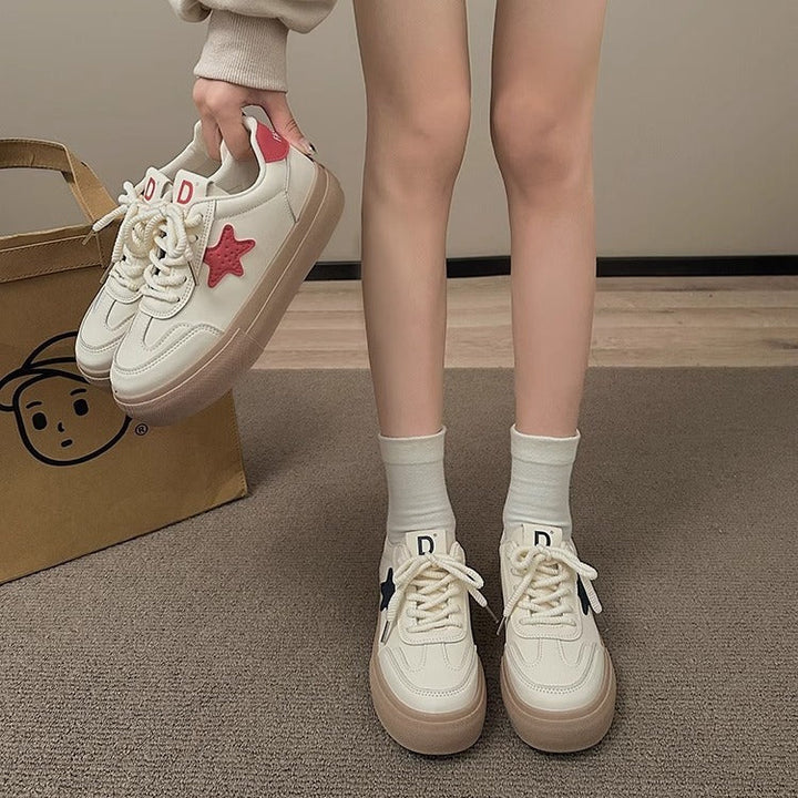 Damen Sportliche Sneakers mit verspielten Stern-Applikationen und bequemer Sohle Echo Archiv