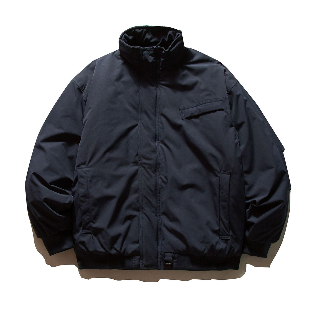 Herren Minimalistische Thermo‑Bomberjacke mit verdeckter Frontblende, hohem Stehkragen und Utility‑D‑Ring Echoarchiv