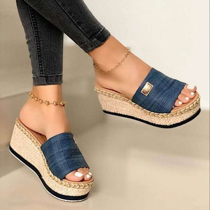 Damen  Espadrille-Keilpantoletten mit geflochtenem Bast-Plateau, breitem gewebtem Riemen und weicher Komfortsohle Echo Archiv