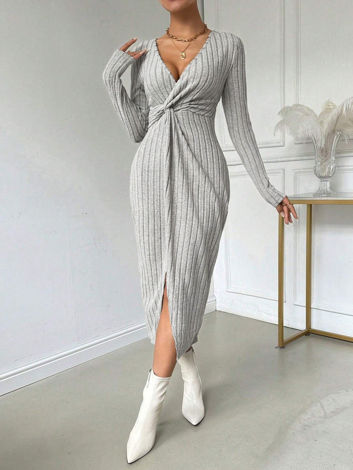 Damen geripptes Twist-Midikleid mit V-Ausschnitt, taillierter Silhouette und Frontschlitz – Élara