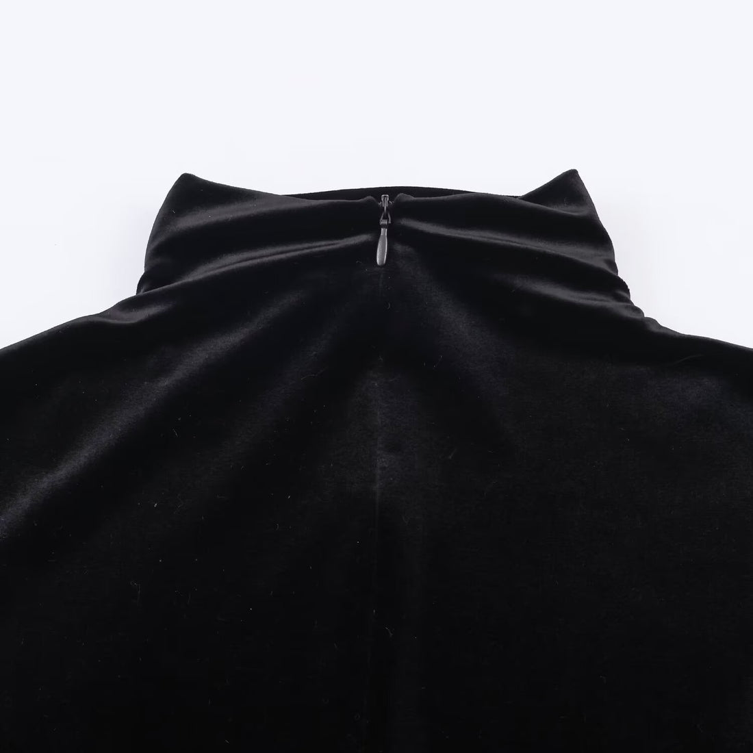 Damen Minikleid mit Rollkragen, langem Arm und seitlicher Drapé-Schleife Echoarchiv