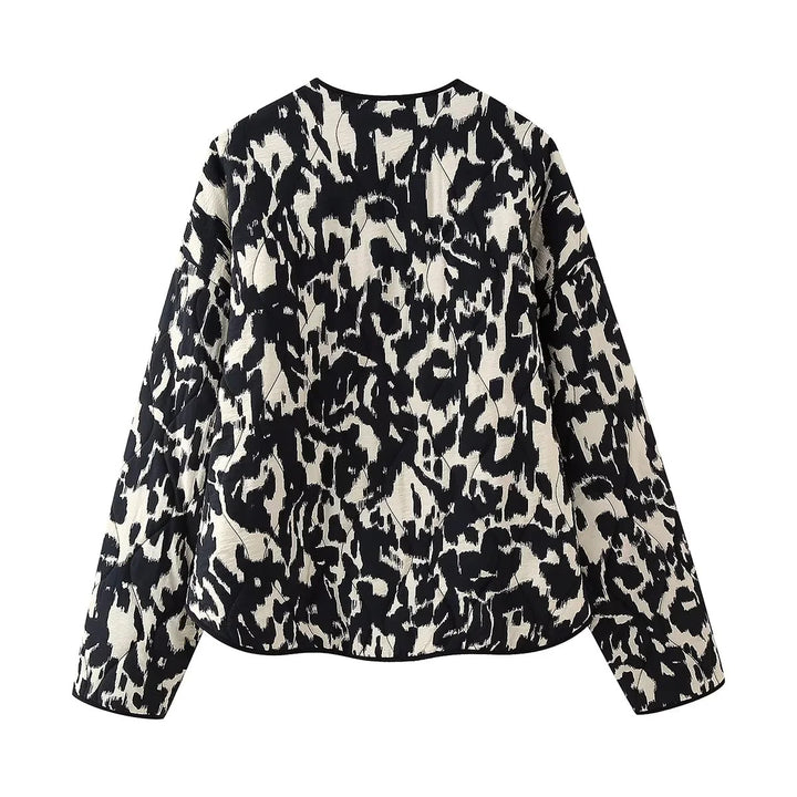 Damen gesteppte Kurzjacke mit modernem Animalprint, Rundhalsausschnitt und aufgesetzten Taschen – Célinea