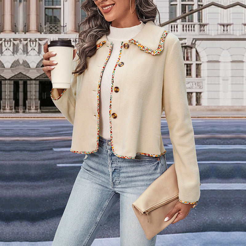 Damen Kurzjacke mit Peter-Pan-Kragen und floraler Bortenverzierung Echoarchiv