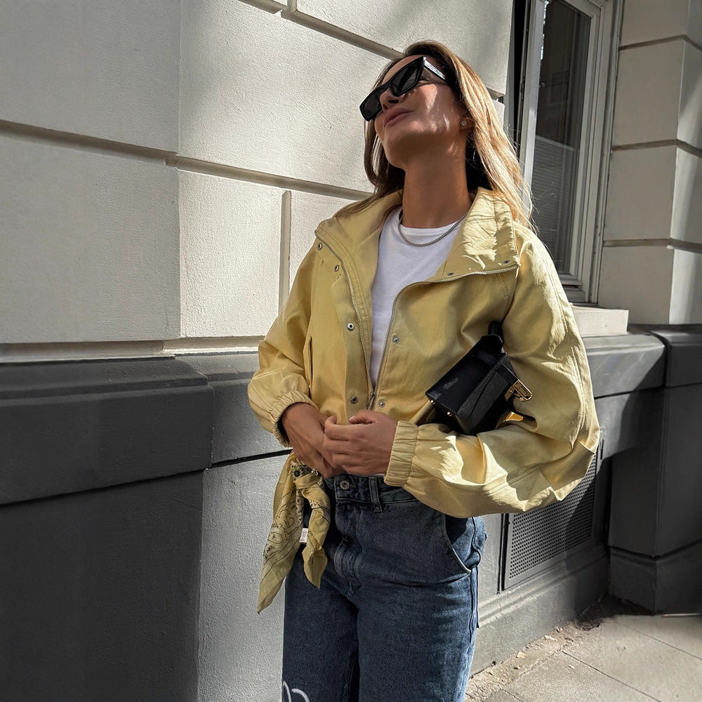 Damen Kurze Satinoptik-Bomberjacke mit Reißverschluss, Druckknöpfen & elastischen Bündchen Echoarchiv