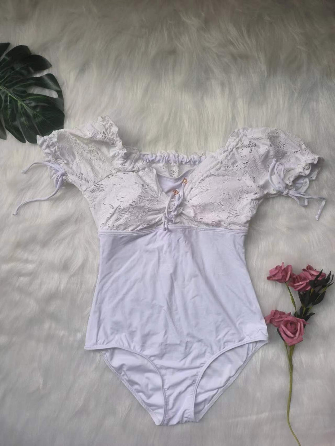 Damen Einteiler-Badeanzug mit romantischen Spitzen-Details Echo Archiv