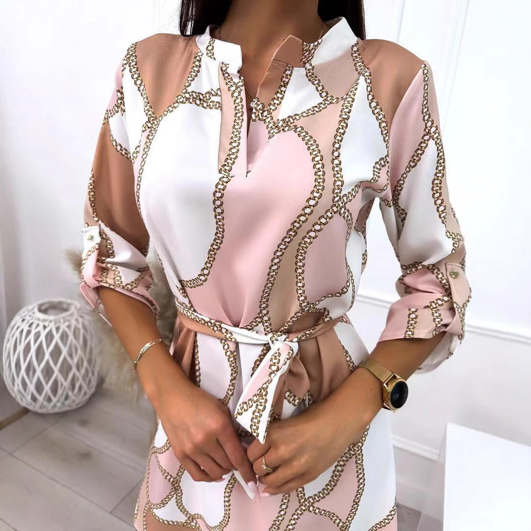 Damen nan locker fallendes Hemdblusen-Kleid mit Kettendruck, abnehmbarem Taillengürtel und krempelbaren Dreiviertelärmeln Echo Archiv