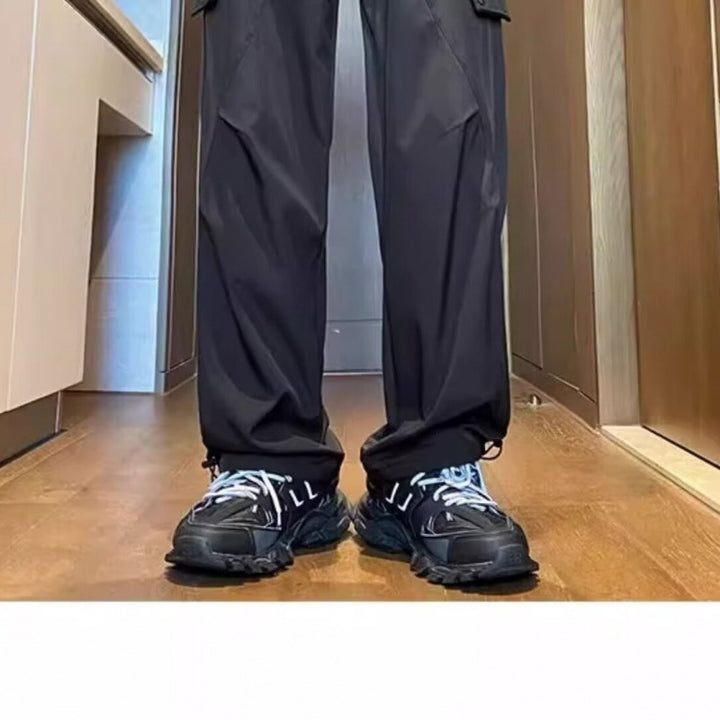 Herren Funktionale Cargo-Hose mit wasserabweisenden Eigenschaften und praktischen Taschen Echoarchiv