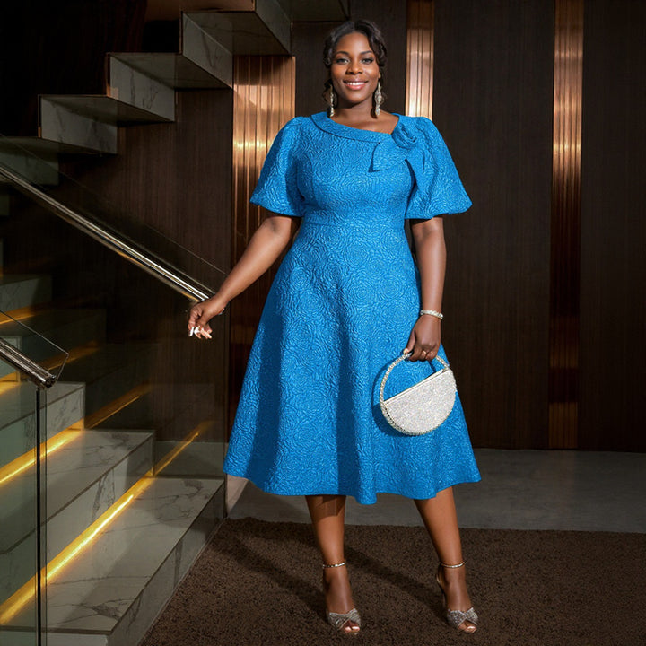 Damen Kleid mit elegantem Blumendruck und dekorativer Schleifenverzierung Echo Archiv