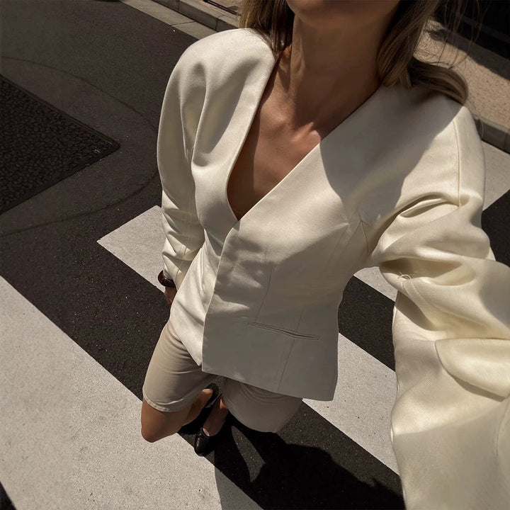 Damen Oversize-Blazer mit markanter Schulter und offener V‑Front Echoarchiv